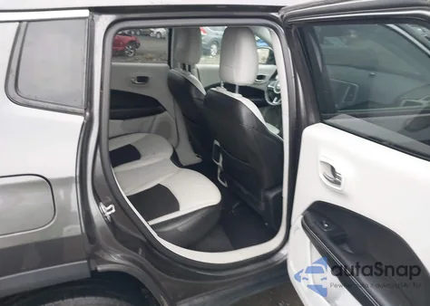 2019 Jeep Compass Latitude 4X4 from USA, damaged, VIN 3C4NJDBB0KT665835